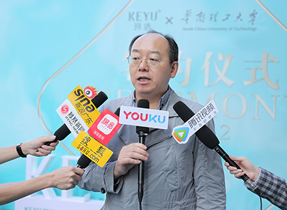 (华南理工大学吴晖教授接受采访)王秋艳老师最后从肌肤护理的角度出发